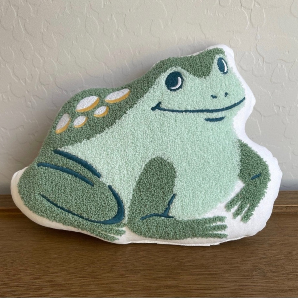 Room Essentials Frog Shaped Embroidered Cotton Throw Pillow Green - Target - Picture 7 of 7